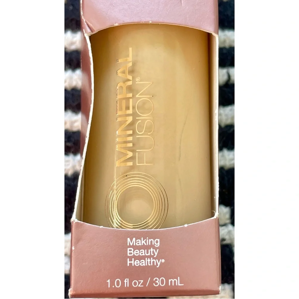 Mineral Fusion Liquid Foundation Neutral 3 Light Beige